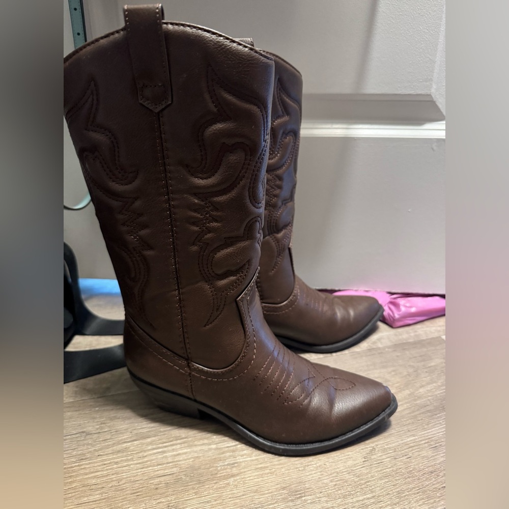 Soda Brown Western Heeled Boots.